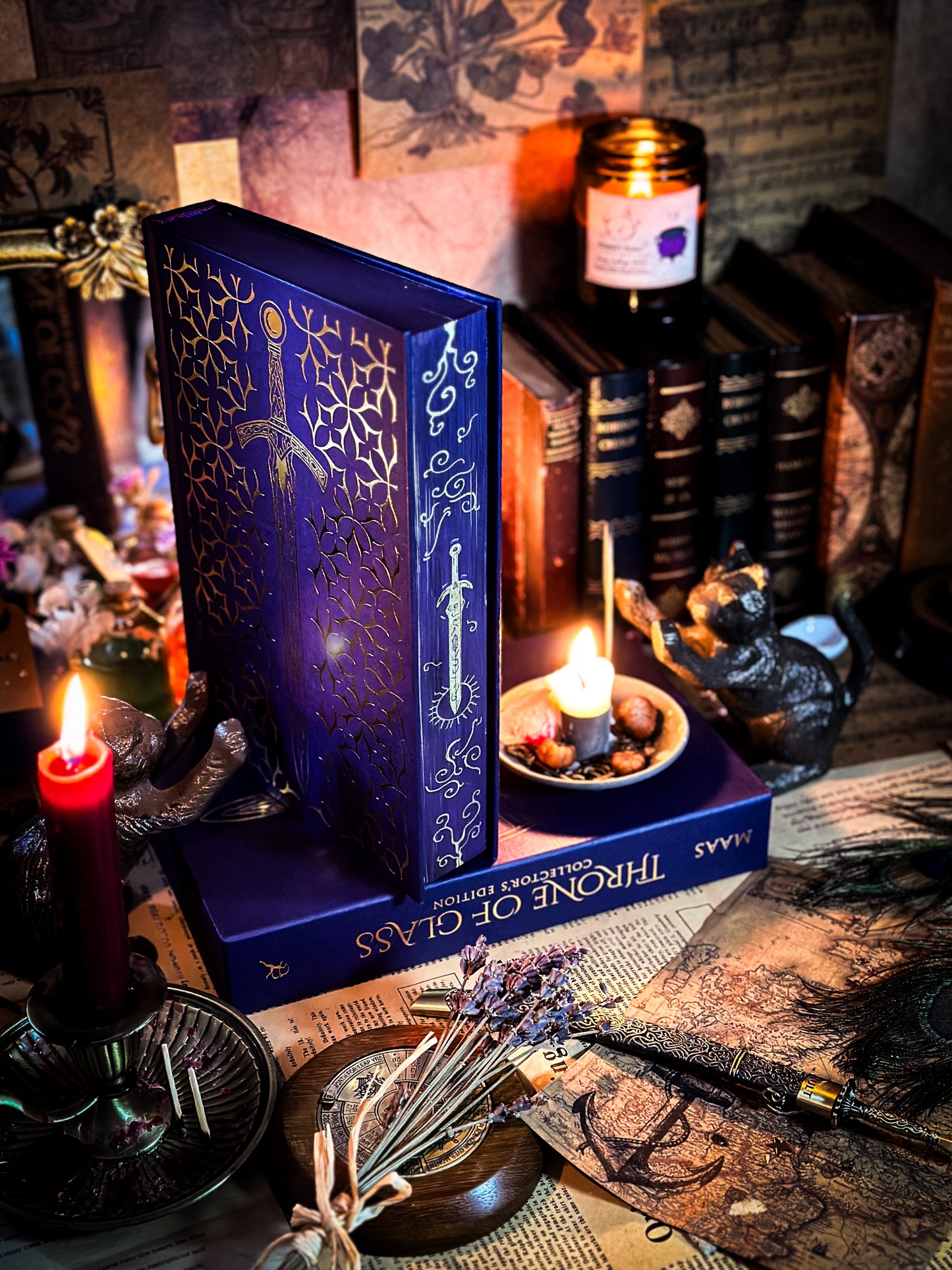 Throne of Glass Hand-Painted Edges - Deluxe Edition - Spray Book Edges