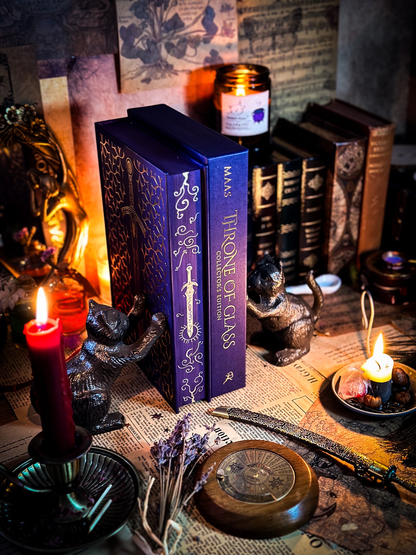Throne of Glass Hand-Painted Edges - Deluxe Edition - Spray Book Edges